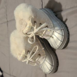 LIKE NEW Sparkly Snow Boots